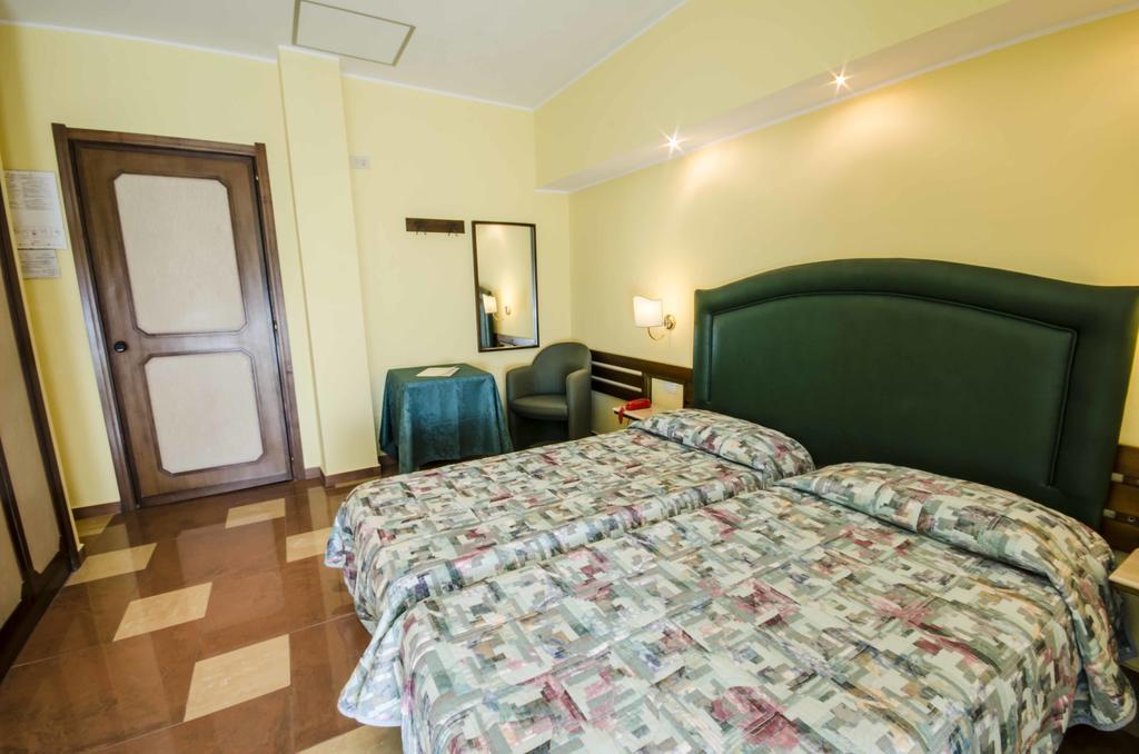 Hotel Tarconte Таркиния Екстериор снимка